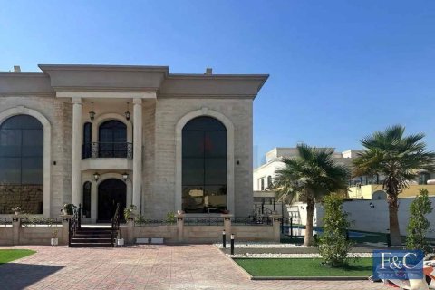 Villa in Al Barsha 2, Al Barsha, Dubai 6 bedrooms, 1394 sq.m. № 103765 - photo 3
