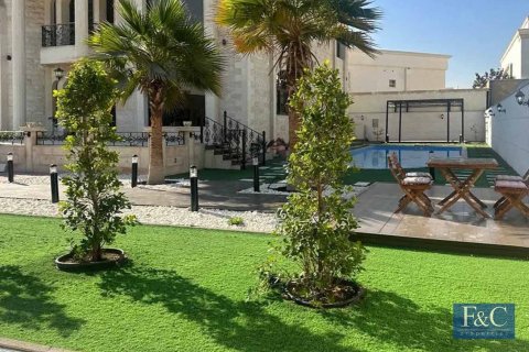 Villa in Al Barsha 2, Al Barsha, Dubai 6 bedrooms, 1394 sq.m. № 103765 - photo 5