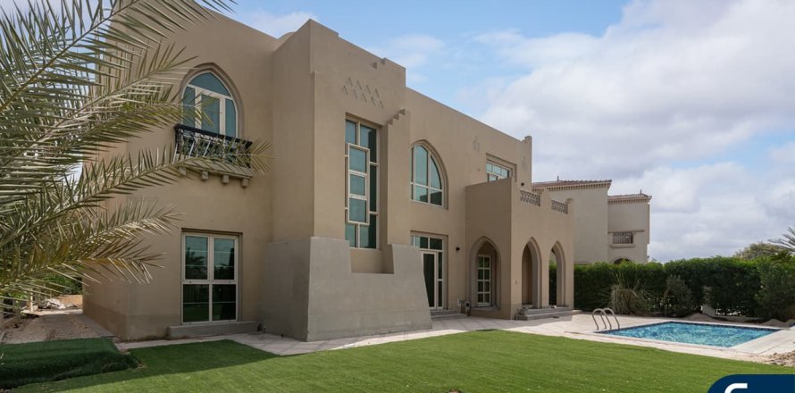 Villa in Jumeirah Islands, Dubai 4 bedrooms, 497 sq.m. № 75115