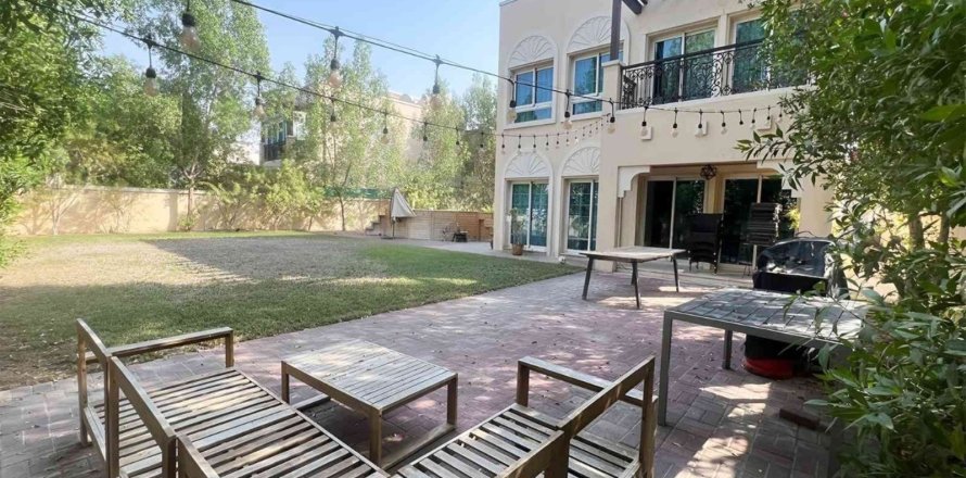 Villa à Jumeirah Village Triangle, Dubai, 2 chambres, 250 m², № 96836