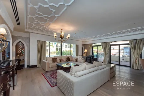 Villa in Palm Jumeirah, Dubai 4 bedrooms, 581 sq.m. № 61712 - photo 3