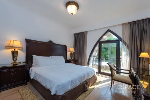 Villa in Palm Jumeirah, Dubai 4 bedrooms, 581 sq.m. № 61712 - photo 11