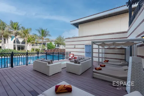 Villa in Palm Jumeirah, Dubai 4 bedrooms, 581 sq.m. № 61712 - photo 15