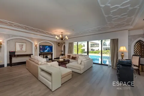 Villa en Palm Jumeirah, Dubai, 4 dormitorios, 581 m², № 61712 - foto 2