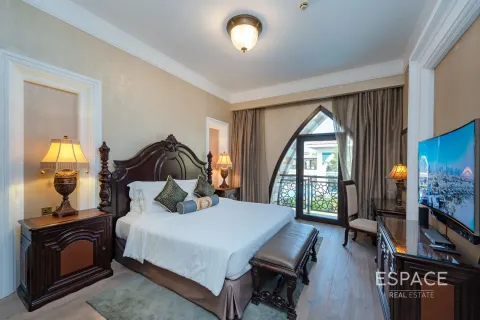Villa in Palm Jumeirah, Dubai 4 bedrooms, 581 sq.m. № 61712 - photo 10