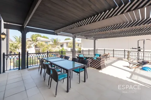 Villa in Palm Jumeirah, Dubai 4 bedrooms, 581 sq.m. № 61712 - photo 12