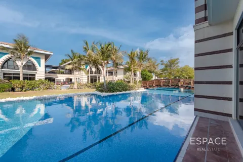 Villa in Palm Jumeirah, Dubai 4 bedrooms, 581 sq.m. № 61712 - photo 18
