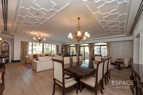Villa in Palm Jumeirah, Dubai 4 bedrooms, 581 sq.m. № 61712 - photo 5