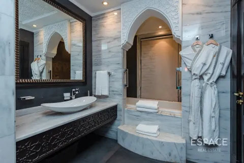 Villa in Palm Jumeirah, Dubai 4 bedrooms, 581 sq.m. № 61712 - photo 8