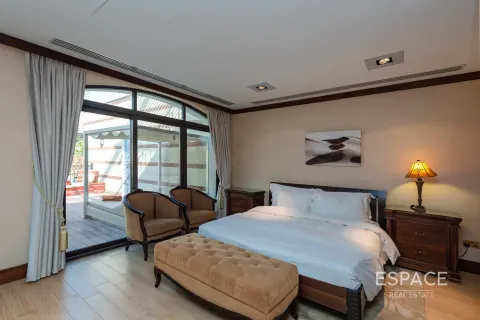 Villa in Palm Jumeirah, Dubai 4 bedrooms, 581 sq.m. № 61712 - photo 13