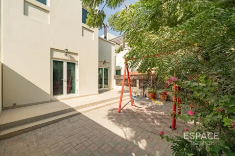 Купить таунхаус в Al Furjan, Дубай: 3 спальни, 301м², № 61796 - фото 18