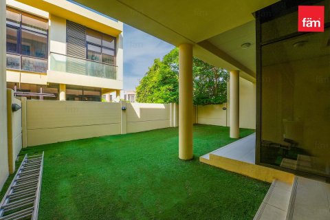 Снять в аренду виллу в Дубае: 3 спальни, 253м², № 67419 - фото 2