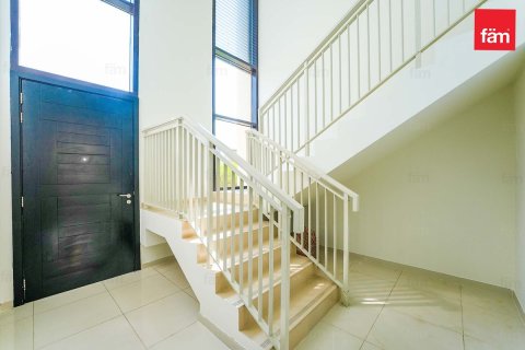 Снять в аренду виллу в Дубае: 3 спальни, 253м², № 67419 - фото 11