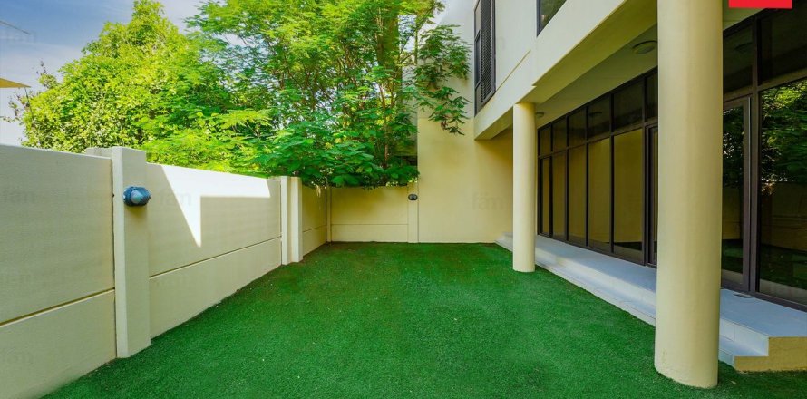 Вилла в Дубае, 3 спальни, 253м², № 67419