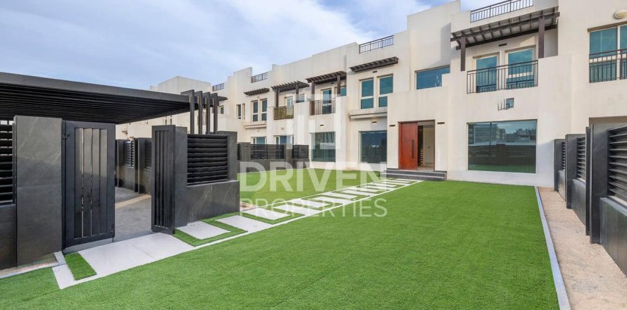 Villa en Al Quoz, Dubai, 5 dormitorios, 505 m², № 66190