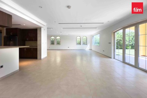 Villa in Dubai 4 bedrooms, 740 sq.m. № 70619 - photo 5