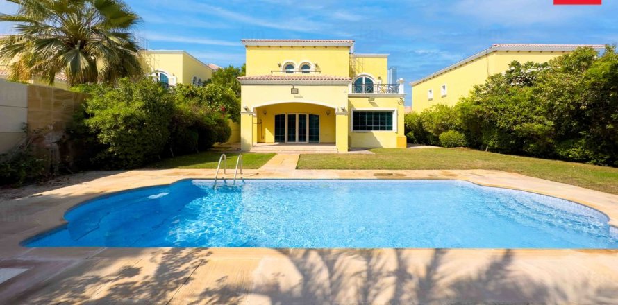 Villa in Dubai 4 bedrooms, 740 sq.m. № 70619