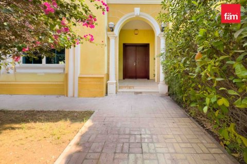 Villa in Dubai 4 bedrooms, 740 sq.m. № 70619 - photo 3