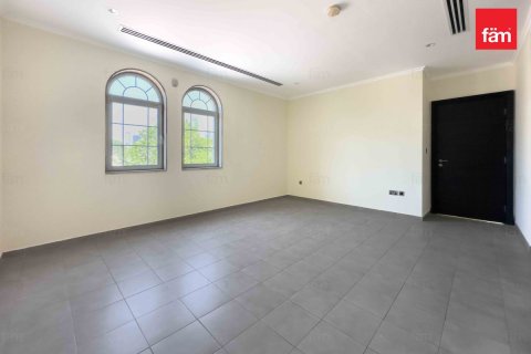 Villa in Dubai 4 bedrooms, 740 sq.m. № 70619 - photo 23