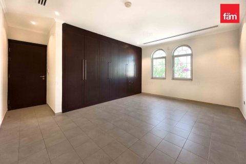 Villa in Dubai 4 bedrooms, 740 sq.m. № 70619 - photo 18