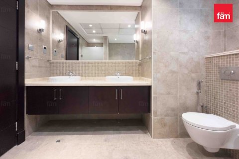 Villa in Dubai 4 bedrooms, 740 sq.m. № 70619 - photo 24