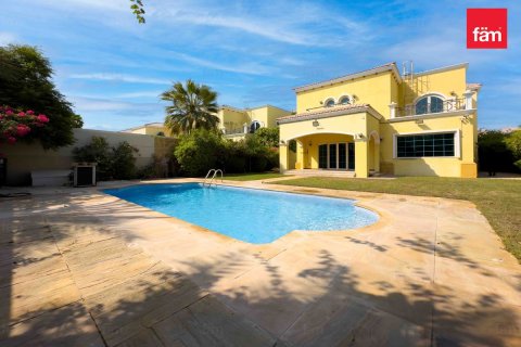 Villa in Dubai 4 bedrooms, 740 sq.m. № 70619 - photo 2