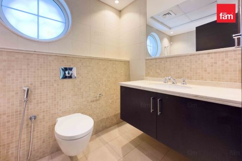 Villa in Dubai 4 bedrooms, 740 sq.m. № 70619 - photo 25