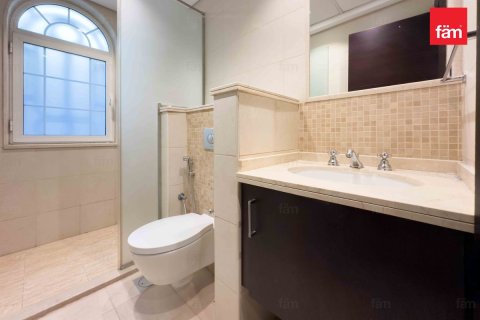 Villa in Dubai 4 bedrooms, 740 sq.m. № 70619 - photo 27