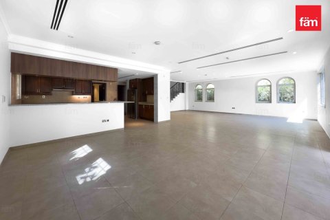 Villa in Dubai 4 bedrooms, 740 sq.m. № 70619 - photo 6