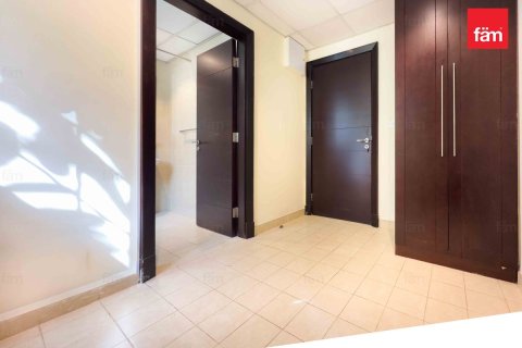 Villa in Dubai 4 bedrooms, 740 sq.m. № 70619 - photo 20