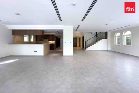 Villa in Dubai 4 bedrooms, 740 sq.m. № 70619 - photo 7