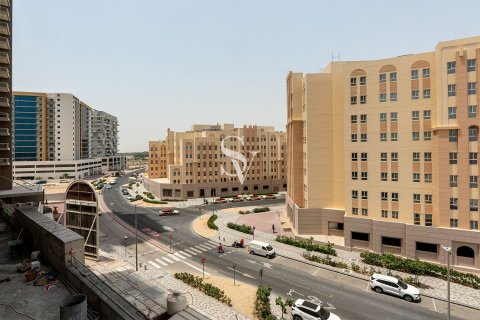 Купить квартиру в Dubai Land, Дубай: 2 спальни, 227м², № 93239 - фото 15