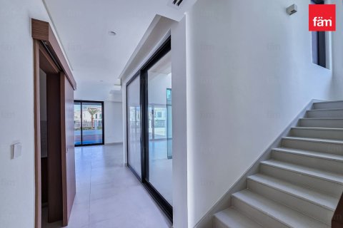 Villa en Dubai, 4 dormitorios, 488 m², № 67369 - foto 3