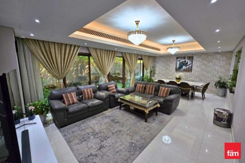 Villa en Meydan, Dubai, 4 dormitorios, 218 m², № 67378 - foto 1
