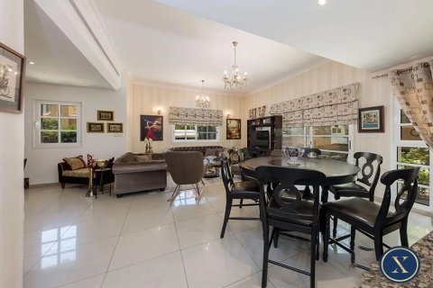 Adosado en Dubai Sports City, Dubai, 3 dormitorios, 271 m², № 45976 - foto 8