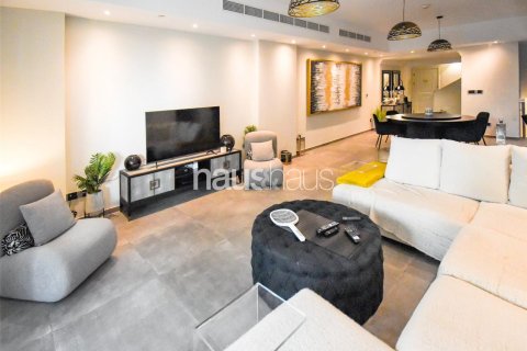 Townhouse in Palm Jumeirah, Dubai 3 bedrooms, 484 sq.m. № 44651 - photo 19