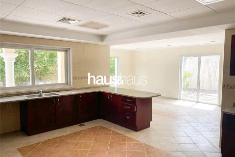 Villa à Dubai Investment Park, Dubai, 5 chambres, 548 m², № 44639 - photo 6