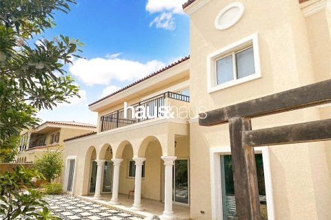 Villa à Dubai Investment Park, Dubai, 5 chambres, 548 m², № 44639 - photo 1