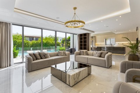 Villa in Dubai 5 bedrooms, 557.01 sq.m. № 110544