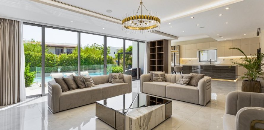 Villa in Dubai 5 bedrooms, 557.01 sq.m. № 110544