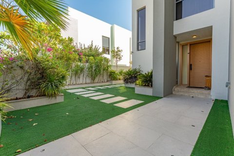 Villa in Dubai 5 bedrooms, 557.01 sq.m. № 110544 - photo 15