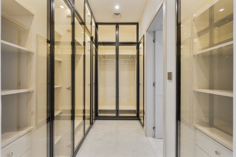 Villa in Dubai 5 bedrooms, 557.01 sq.m. № 110544 - photo 10
