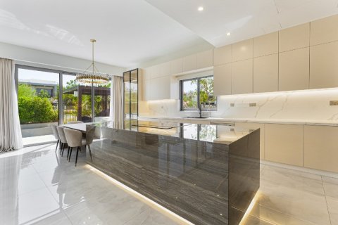 Villa in Dubai 5 bedrooms, 557.01 sq.m. № 110544 - photo 6