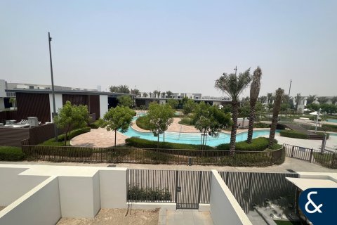 Villa in Sun, Arabian Ranches 3, Dubai 3 bedrooms, 181 sq.m. № 76480 - photo 1