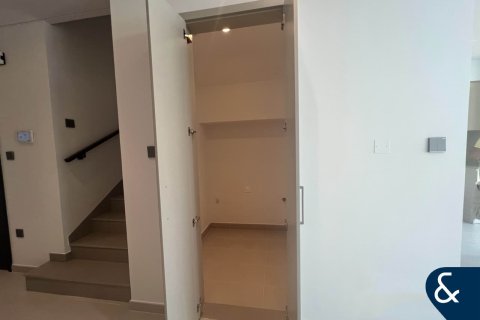 Villa in Sun, Arabian Ranches 3, Dubai 3 bedrooms, 181 sq.m. № 76480 - photo 10