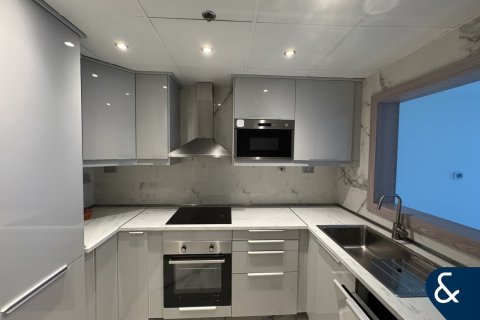 Apartment in Jumeirah Lake Towers, Dubai 2 bedrooms, 148 sq.m. № 76467 - photo 2