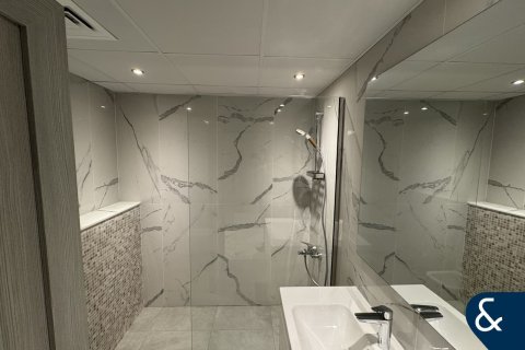 Apartment in Jumeirah Lake Towers, Dubai 2 bedrooms, 148 sq.m. № 76467 - photo 14