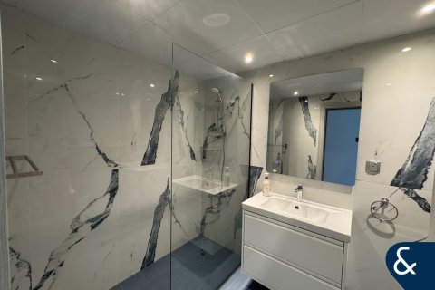 Apartment in Jumeirah Lake Towers, Dubai 2 bedrooms, 148 sq.m. № 76467 - photo 12