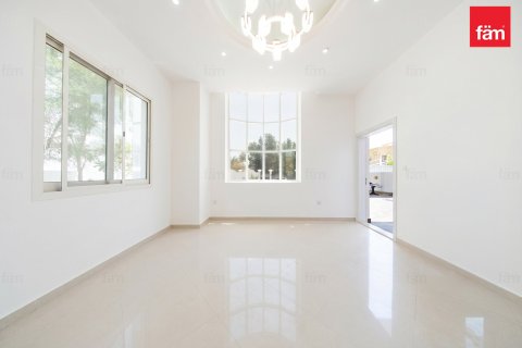 Villa in Al Barsha, Dubai 4 bedrooms, 937.8 sq.m. № 113579 - photo 22