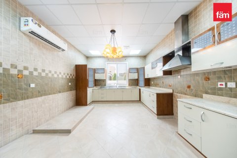 Villa in Al Barsha, Dubai 4 bedrooms, 937.8 sq.m. № 113579 - photo 16